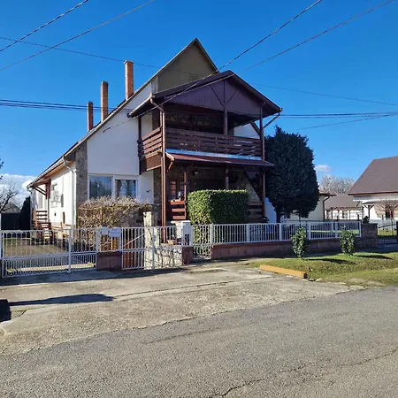 Apartment With A - C In 55040 *